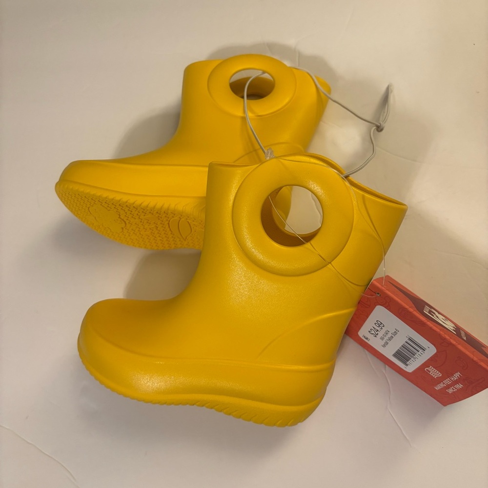 Oshkosh Kids Waterproof Classic Yellow Rain Boots with Easy Grip Handles